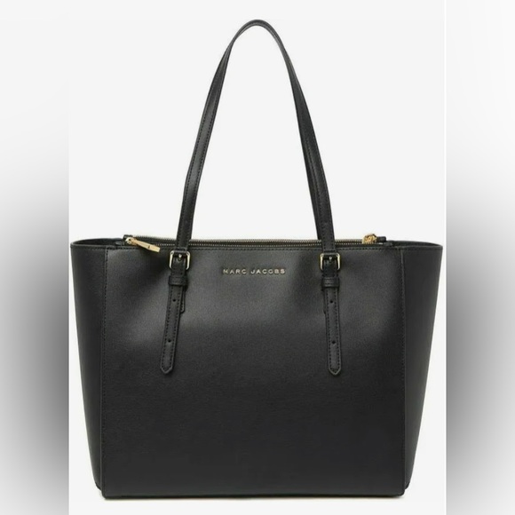 Marc Jacobs Handbags - Marc Jacobs The Commuter Tote
